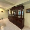 Vitrina de Madera sólida con gavetas y gabinetes